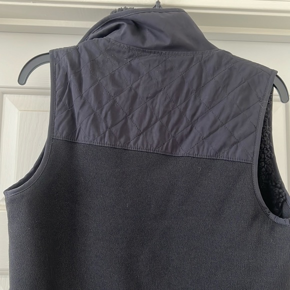 Abercrombie Sherpa vest 🖤 - Picture 5 of 5